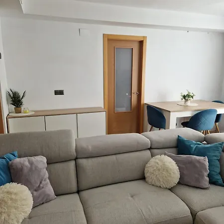 Quarto Com Banheiro Privado Em Apartamento Familiar *